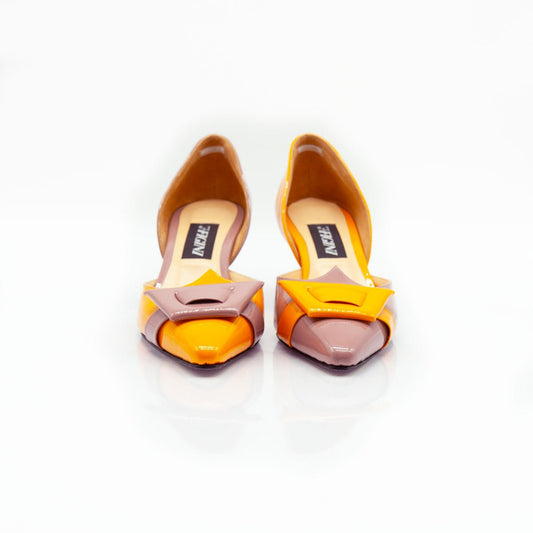 Figini - Décolleté D'Orsay asimmetriche con tacco 5 cm in vernice ocra - mocha mousse - Figini Milano