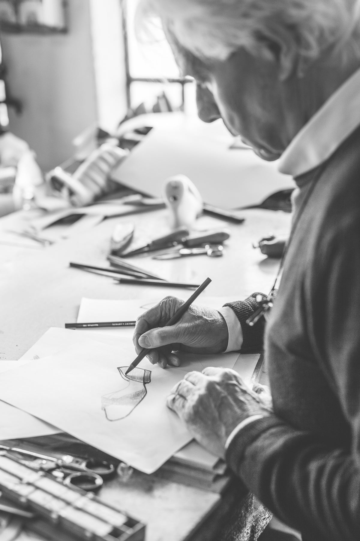 Lavorazione delle calzature nel laboratorio Figini di Parabiago