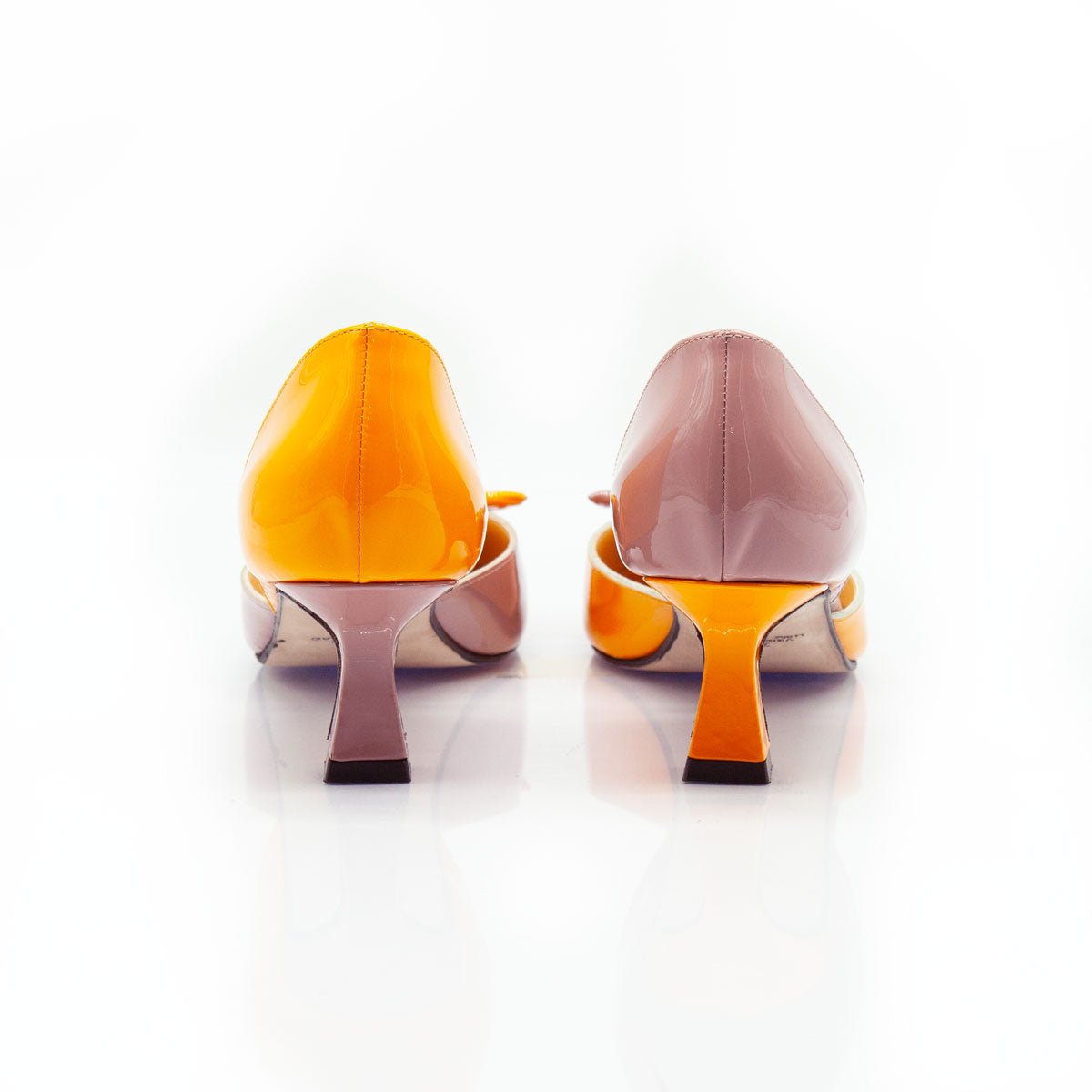Figini - Décolleté D'Orsay asimmetriche con tacco 5 cm in vernice ocra - mocha mousse - Figini Milano