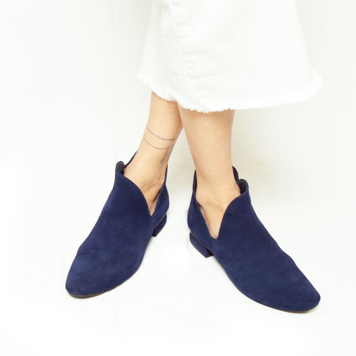 Figini - Tronchetto guanto aperto in caviglia con tacco di 2 cm in camoscio blu - Figini Milano