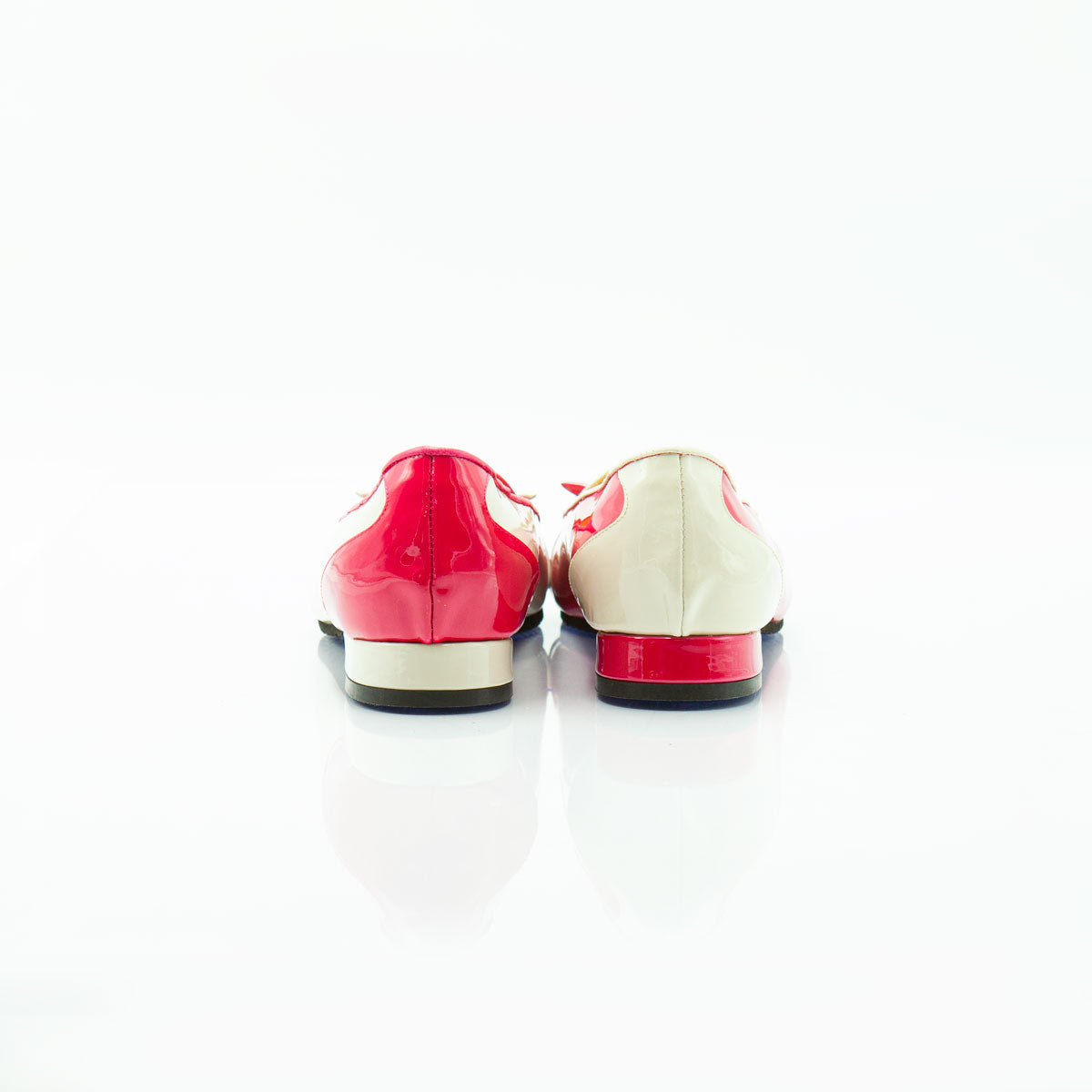 Figini - Asymmetrical loafers with buckle and 2 cm heel in beige strawberry patent leather